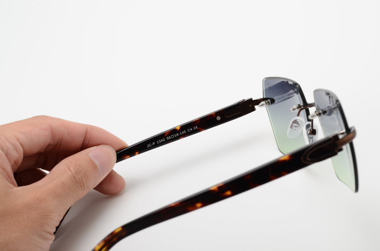 Solaire: Jeff Carter JC-P-1342 C4